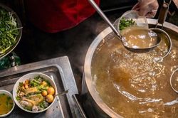 9 quán phở Hà Nội được Michelin vinh danh năm 2025: Giá từ 25.000 đồng đến 200.000 đồng một bát