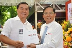 Sách 'Dấu ấn 30 năm nghề báo': Hành trình không ngừng học hỏi, tìm tòi, nghiên cứu