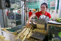 Trời chớm nóng, nước mía, nước dừa lập tức thành hàng 'hot'