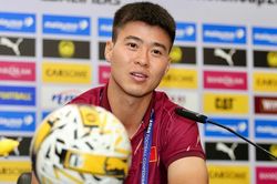 Trung vệ Duy Mạnh: 'Tôi từng chặn đứng Man United, giờ là Malaysia'