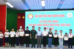 Trao 230 suất học bổng cho học sinh nghèo, hiếu học ở Kiên Giang