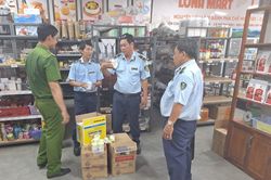 Phát hiện, tạm giữ nhiều sản phẩm không rõ nguồn gốc, xuất xứ