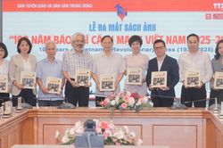 Ra mắt cuốn sách ảnh '100 năm Báo chí Cách mạng Việt Nam (1925-2025)'