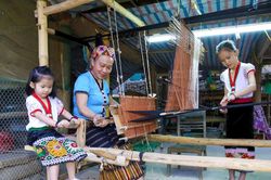 Nghề dệt thổ cẩm của người Thái ở Nghệ An được công nhận là Di sản văn hóa phi vật thể quốc gia