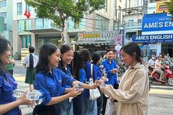 'Áo xanh' tiếp sức mùa thi