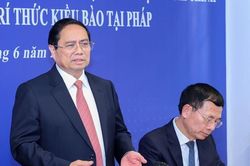 Thủ tướng Phạm Minh Chính gặp, làm việc với chuyên gia, trí thức kiều bào tại Pháp