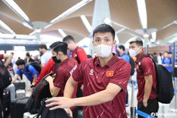 Tuyển Việt Nam về nước sau trận thua đậm Malaysia