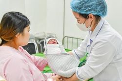 Từ 1/7, người tham gia bảo hiểm xã hội tự nguyện được hưởng trợ cấp thai sản
