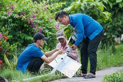 Áo xanh vượt nắng, thắng mưa