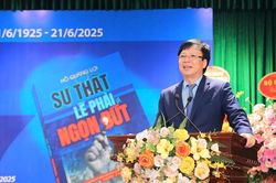 Ra mắt sách 'Sự thật, lẽ phải và ngọn bút' của nhà báo Hồ Quang Lợi