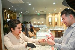 Giá vàng hôm nay tăng mạnh lên mức cao nhất trong hơn 2 tuần