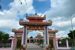 Viếng phủ thờ ông Ba Thới