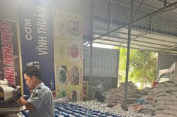 Thu giữ trên 60 tấn sản phẩm xử lý môi trường nuôi trồng thủy sản tại Kiên Giang