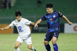 Bình luận viên Quang Huy: 'Người lên ngựa, kẻ chia bào ở V-League'