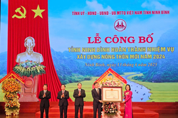Công bố quyết định tỉnh Ninh Bình hoàn thành xây dựng nông thôn mới