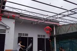Lốc xoáy làm 23 nhà dân ở một xã bị tốc mái