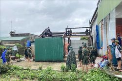 Bão số 1: Lốc xoáy làm tốc mái hơn 30 nhà dân tại Hà Tĩnh