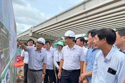 Thứ trưởng Bộ Xây dựng làm việc với tỉnh Đồng Tháp và Tiền Giang về dự án cao tốc Cao Lãnh - An Hữu