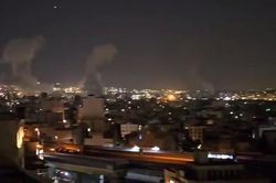 Israel tấn công phủ đầu cơ sở hạt nhân Iran, nổ lớn ở Tehran