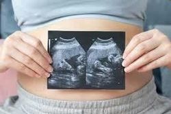 Mang song thai nhưng chỉ có 1 bánh nhau phải làm gì?