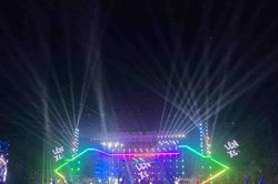 Khán giả và nghệ sĩ đội mưa cháy hết mình tại concert 'Anh trai vượt ngàn chông gai'