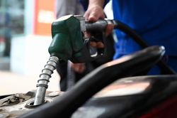 Giá xăng dầu hôm nay 16/6: Nỗi lo nguồn cung từ Trung Đông đẩy giá dầu tiếp tục tăng