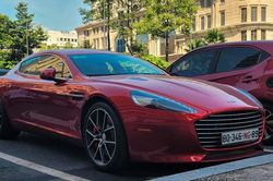 Cận cảnh siêu xe hàng hiếm Aston Martin Rapide tại Việt Nam