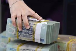 Cảnh báo rủi ro khi lượng tiền khổng lồ 'bơm' ra nền kinh tế