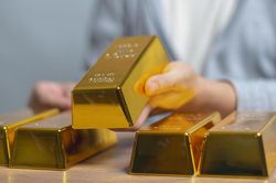 Giá vàng giữ nguyên giữa lúc thị trường nhà ở Mỹ suy yếu