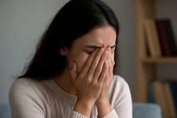 Về quê nghỉ lễ, nữ sinh viên sốc khi cha mẹ tự ý vào phòng lấy đồ: Mâu thuẫn bắt đầu từ một thùng nước