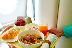 Vietnam Airlines đưa vải trứng Hưng Yên lên thực đơn trên không
