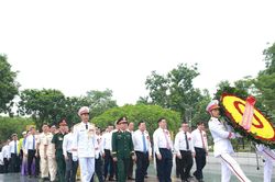 150 nhà báo tiêu biểu dâng hương, báo công tại các địa danh lịch sử