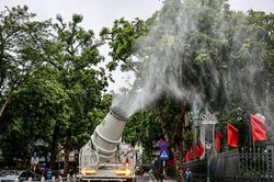 Hà Nội chính thức vận hành 100 phương tiện hiện đại 'xanh hóa' vệ sinh môi trường nội đô