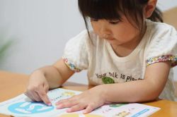 4 biểu hiện của trẻ cha mẹ tưởng là vô tri nhưng thực chất cho thấy trí não con đang phát triển