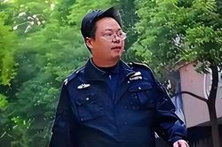 Bi kịch của thủ khoa Thanh Hoa trở thành bảo vệ, sống chật vật với mức lương 6,6 triệu/tháng