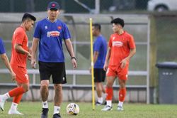 Tin nóng bóng đá Việt hôm nay 21/6: HLV Kim Sang Sik dẫn dắt U23 Việt Nam dự giải Đông Nam Á; Trọng tài Malaysia bắt trận tranh suất trụ hạng V-League