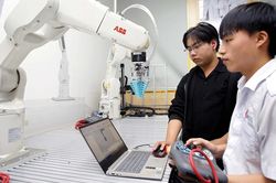 Các trường đại học chuyển đổi tư duy để không 'lỡ nhịp' đột phá về khoa học công nghệ
