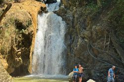 Khám phá vẻ đẹp hoang sơ thác nước 3 tầng ở Kỳ Sơn