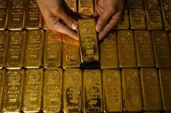 Giá vàng thế giới giảm khi Mỹ trì hoãn quyết định về xung đột Israel - Iran