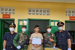 Kon Tum: Bắt quả tang đối tượng vận chuyển thuê hàng nghìn viên nén nghi ma túy
