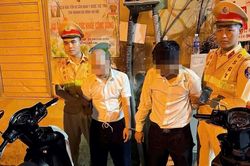 Lật tẩy hai đối tượng áo trắng sơ vin đẩy xe máy trong đêm