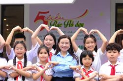 Thiếu nhi thi vẽ 'sắc màu quê hương'