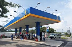 Giá xăng dầu ngày 23/6: Tăng như tên lửa sau khi Mỹ tấn công Iran