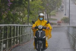 Thời tiết ngày 23/6: Mưa lớn cục bộ tiếp tục xảy ra ở khu vực Bắc Bộ