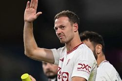 Huyền thoại MU bất ngờ trở lại Old Trafford dù mới tuyên bố giải nghệ chưa đầy một tháng