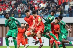 AFC ra án phạt cho LĐBĐ Trung Quốc khi trợ lý HLV có hành động quay lén đối thủ