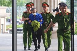 Hậu 'pháo' cùng dàn cựu Bí thư, cựu Chủ tịch tỉnh hầu tòa