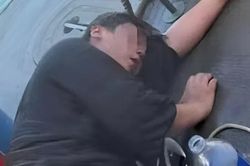 Nam ca sĩ Khương Đào rơi xuống biển