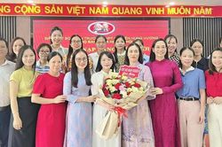 8 học sinh Trường THPT Chuyên Hùng Vương được kết nạp Đảng