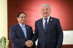 Thủ tướng Phạm Minh Chính gặp Thủ tướng Kyrgyzstan, Thủ tướng Senegal tại Trung Quốc